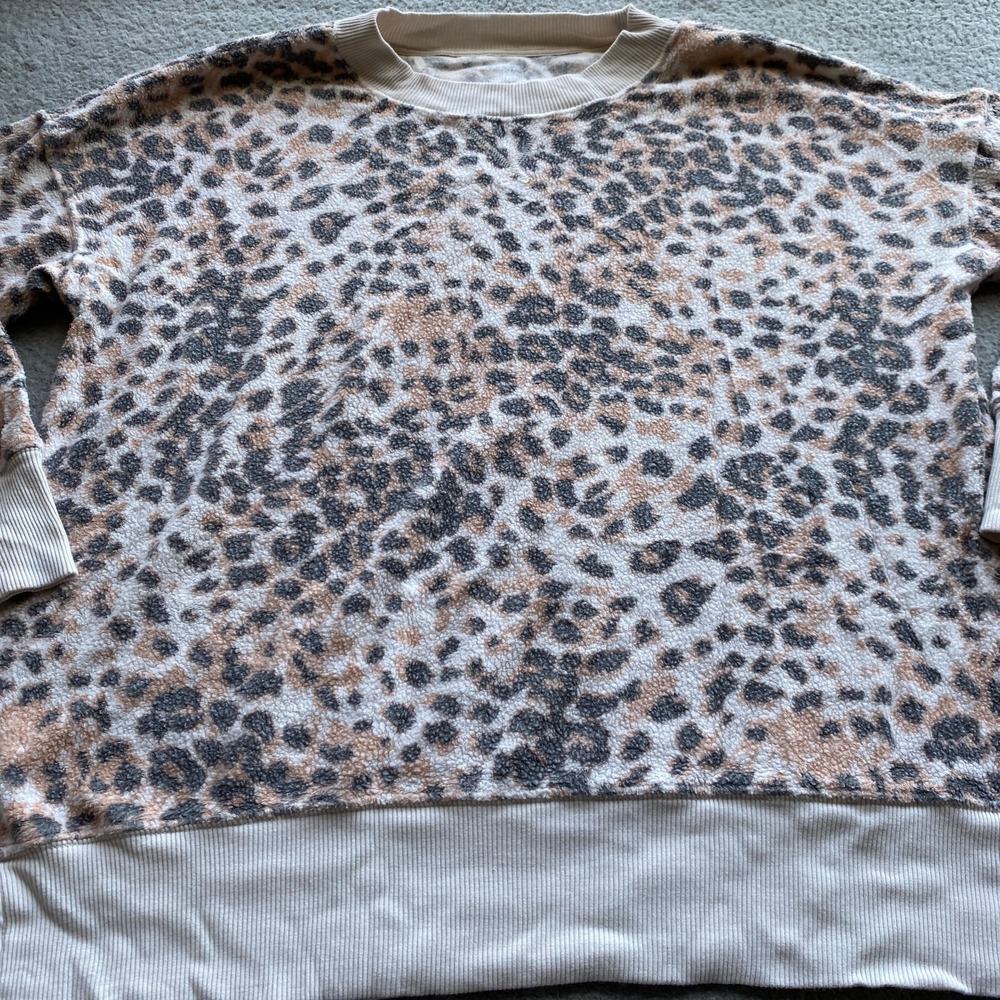 Aerie Long Sleeve Sweater Cheetah Print Women's Size Medium Oversized Crew Neck‎